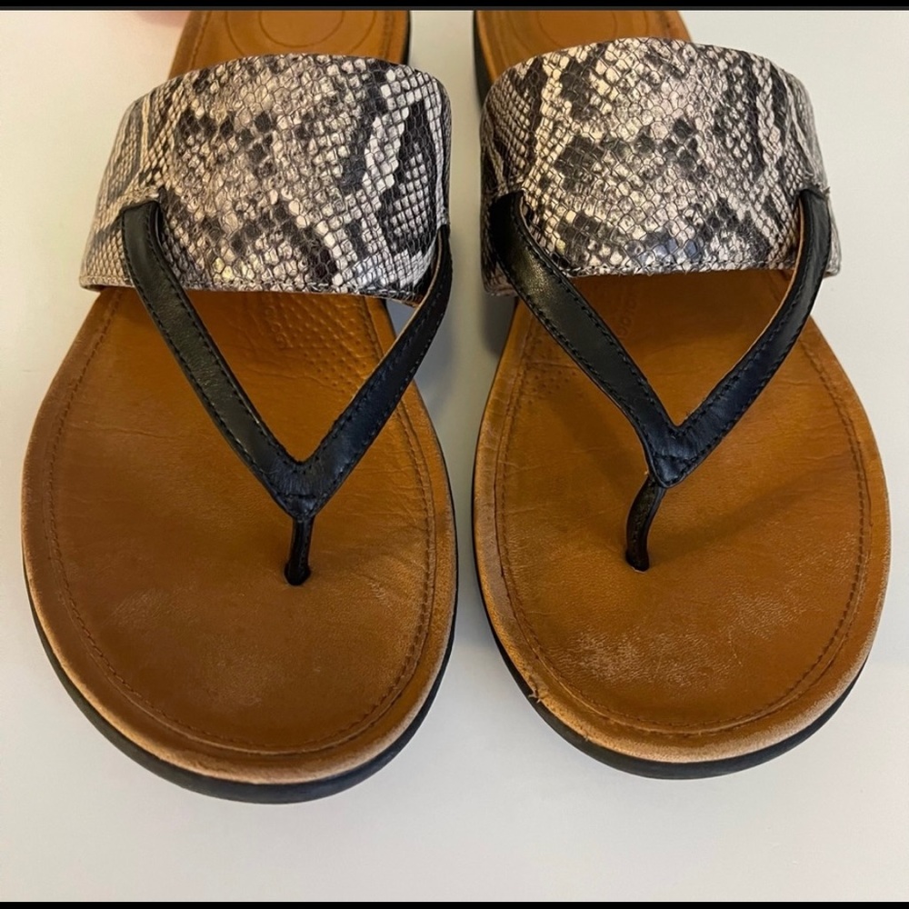 FitFlop Delta Toe-Thong Leather Sandals Taupe Snake/Black Size 9
